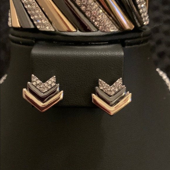 Chic Chevron Jewelry Set - Gold and Silver - Picture 4 of 5